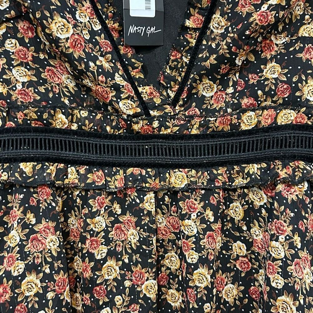 🆕 Nasty Gal I’ll be Bouquet black floral bell sleeve mini dress size 6 - Picture 5 of 13